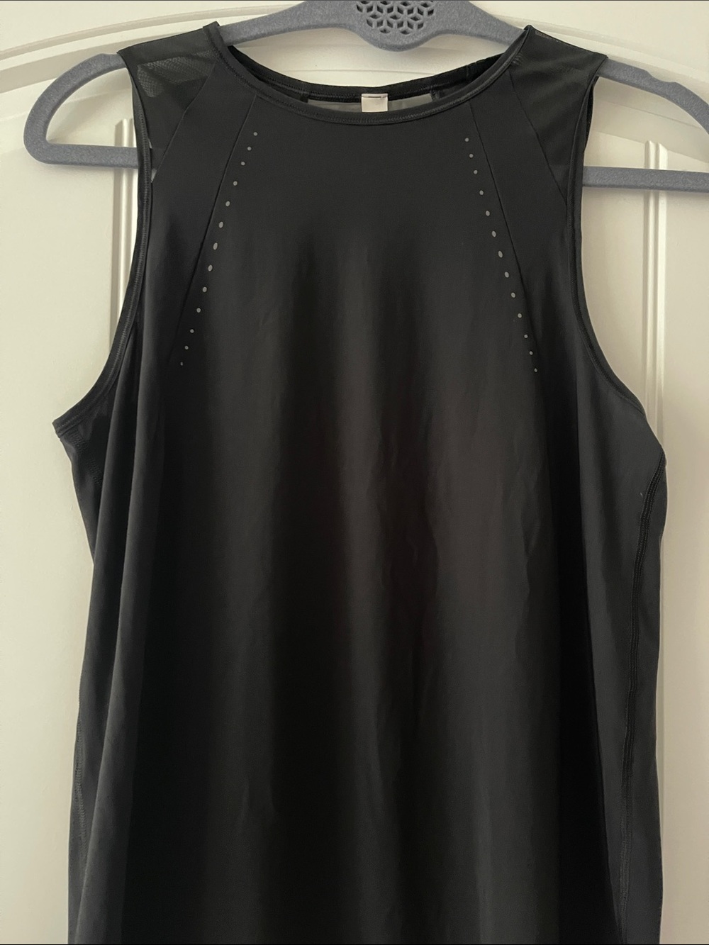 Lululemon Women’s Black Athletic Tank 4